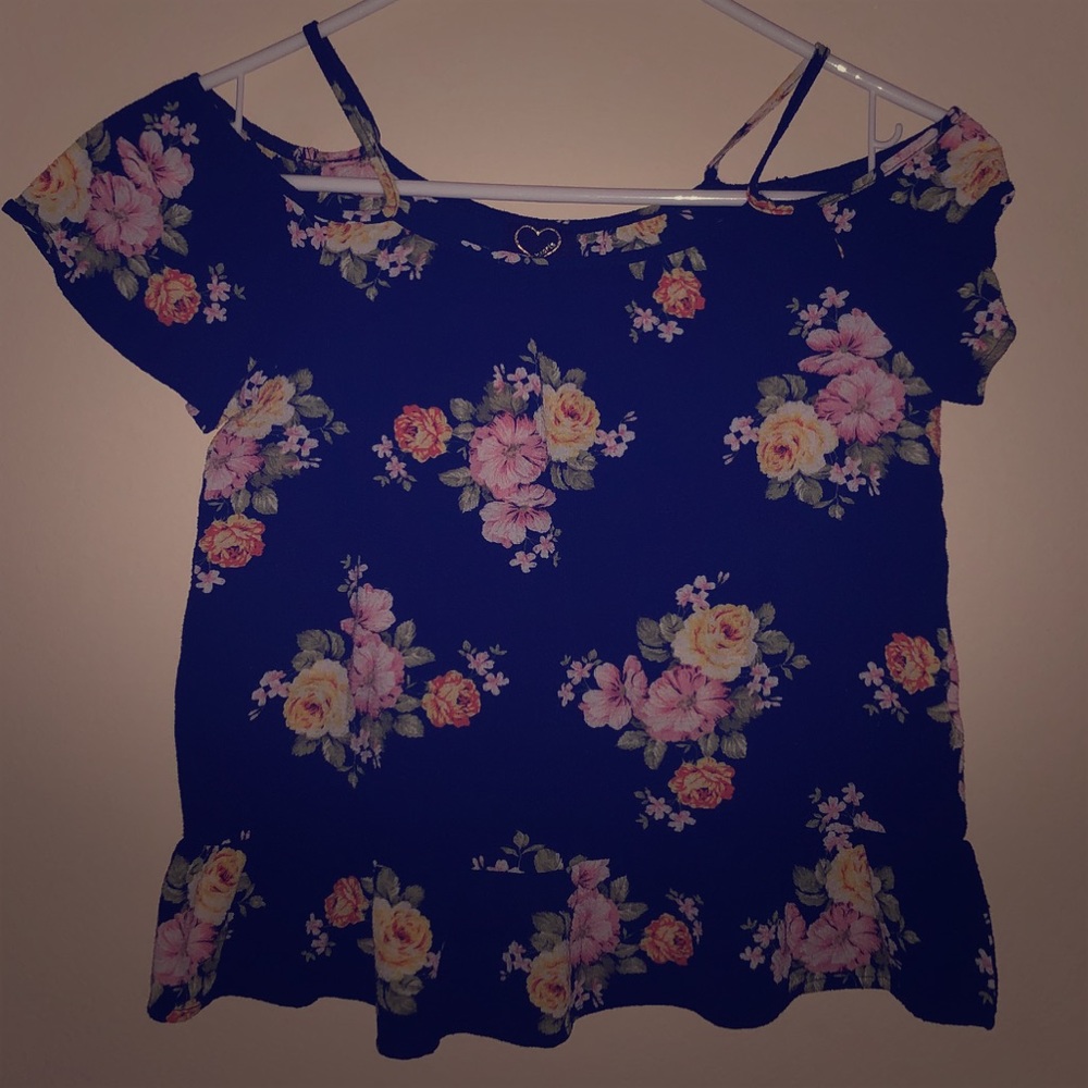 Shoulder floral top